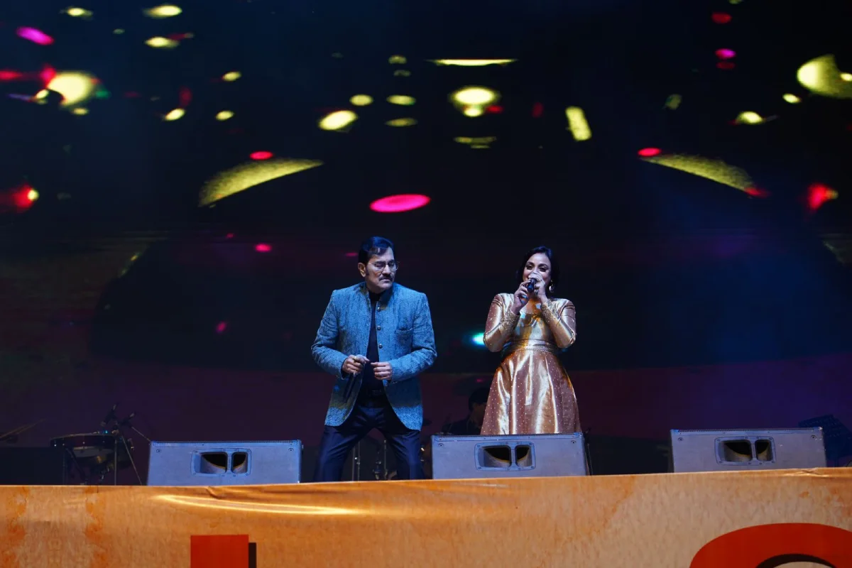 Ramtek Festival day 3 Photos: सुदेश भोसले और साधना सरगम ने बिखेरा जादू, हर घर का उत्सव बनाने का संकल्प