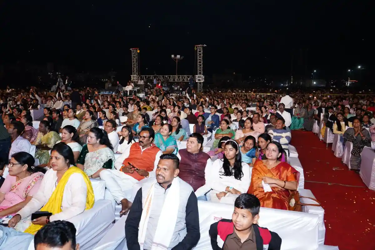 Ramtek Festival day 3 Photos: सुदेश भोसले और साधना सरगम ने बिखेरा जादू, हर घर का उत्सव बनाने का संकल्प