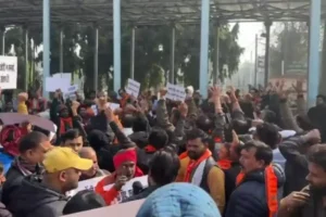 कोलकाता में तृणमूल समर्थकों की झड़प, कांग्रेस ने किया विरोध प्रदर्शन