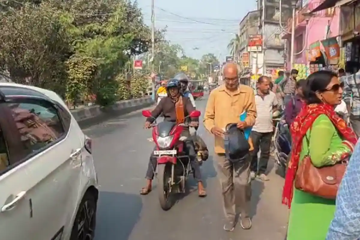 Kolkata Woman Harassment Case: स्कूटर पर आकर महिला के साथ अभद्रता, दुकान मालिक गिरफ्तार