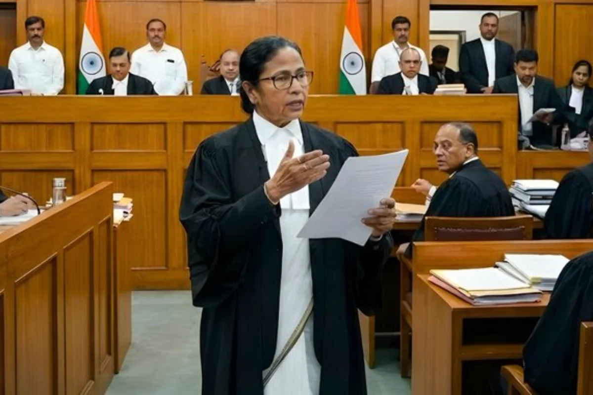 वकील बन सुप्रीम कोर्ट पहुंचीं मुख्यमंत्री ममता बनर्जी, SIR मामले में करेंगी बहस