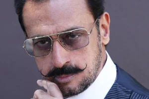 क्या मास्क के पीछे हैं गुलशन ग्रोवर?