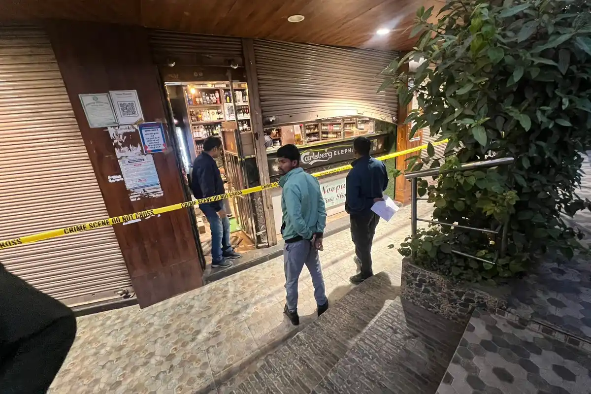 Mankapur Wine Shop Theft: मानकापुर में शराब दुकानों में लगातार चोरी, पुलिस मौन