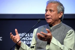 बांग्लादेश में यूनुस सरकार के खिलाफ सरकारी कर्मचारियों का जोरदार प्रदर्शन, 15 घायल