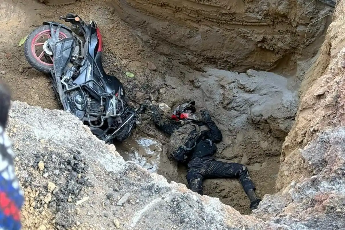 टैक्स भरो, गड्ढे में गिरो - यह है BJP-AAP की 'विकास' की परिभाषा 12 Janakpuri Death Pit, Delhi Biker Dies: दिल्ली जनकपुरी में गड्ढे में गिरने से बाइकर की मौत, राजनीतिक घमासान