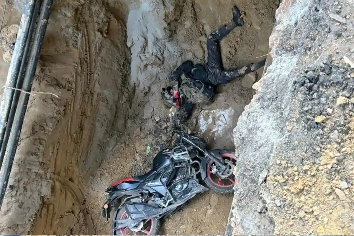 Janakpuri Death Pit, Delhi Biker Dies: दिल्ली जनकपुरी में गड्ढे में गिरने से बाइकर की मौत, राजनीतिक घमासान