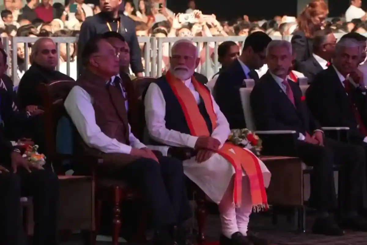 PM Modi in Malaysia: प्रधानमंत्री मोदी का मलेशिया दौरा, कुआलालंपुर में भारतीय समुदाय से मुलाकात