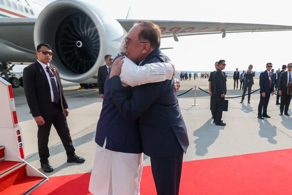 PM Modi in Malaysia: प्रधानमंत्री मोदी का मलेशिया दौरा, कुआलालंपुर में भारतीय समुदाय से मुलाकात