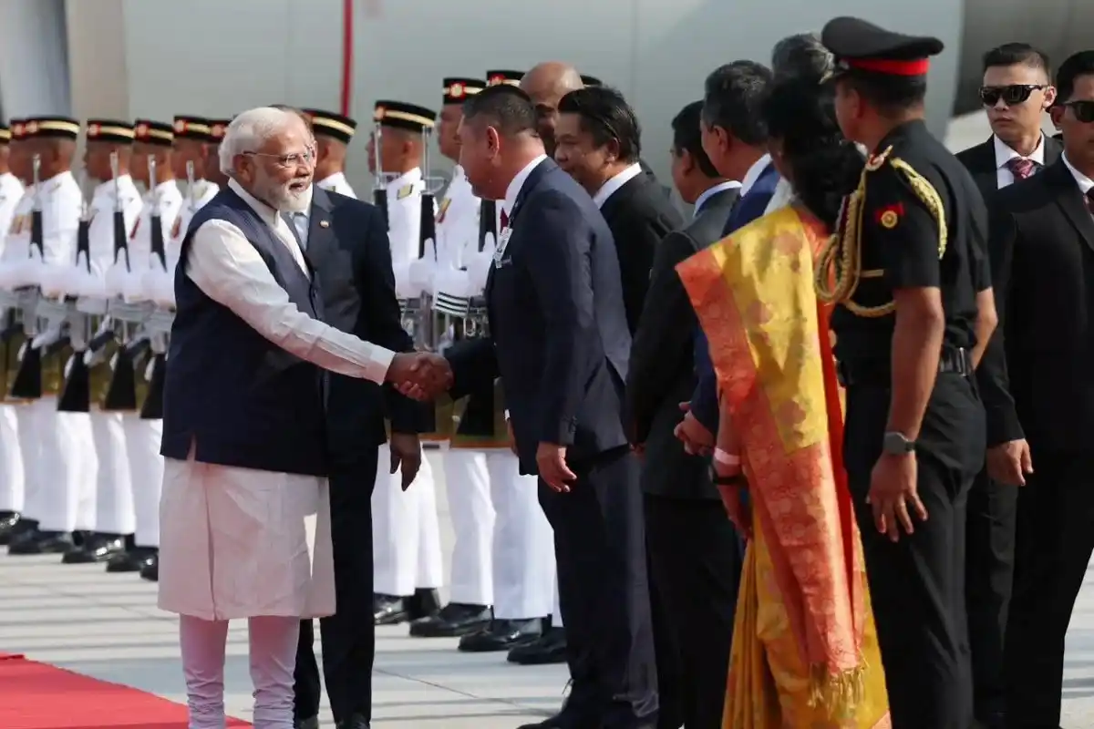 PM Modi in Malaysia: प्रधानमंत्री मोदी का मलेशिया दौरा, कुआलालंपुर में भारतीय समुदाय से मुलाकात