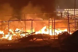 मुर्गी पालन केंद्र में भीषण आग, 12 हजार मुर्गियां जिंदा जलकर खाक, 20 लाख का नुकसान