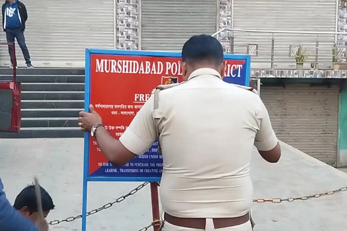 Humayun Kabir Property Seizure: मुर्शिदाबाद में मादक पदार्थ तस्करी मामले में 10 करोड़ की संपत्ति जब्त | TMC नेता की बेटी के ससुर पर कार्रवाई