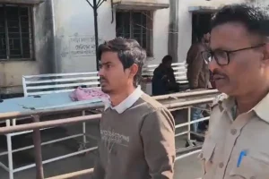 Photo: मालदा में भांजे ने मामा को चाकू से मारा, हालत गंभीर, पुलिस ने किया गिरफ्तार