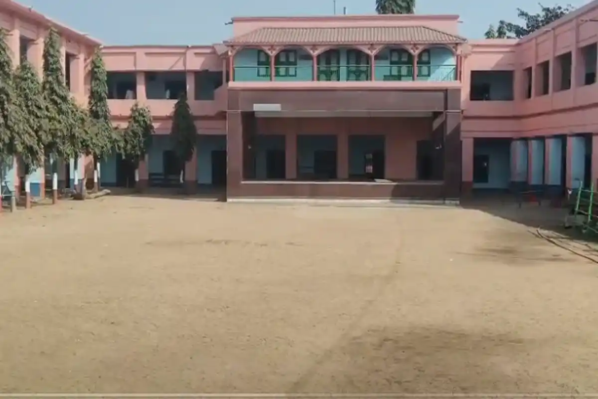 Sick Student's Inspiring Story: हॉस्पिटल में सेलाइन लेते हुए छात्र ने दी परीक्षा, बांकुड़ा की प्रेरक कहानी