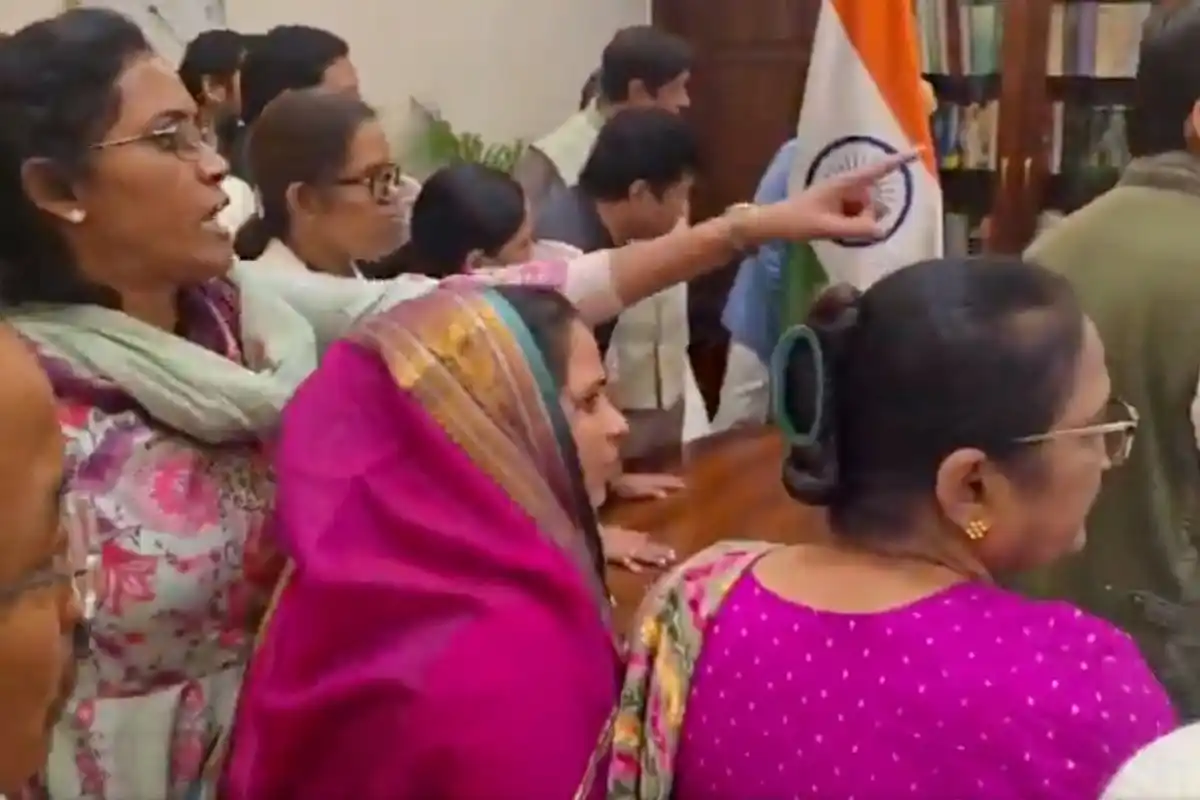 Congress MPs Lok Sabha Speaker Confrontation: संसद में कांग्रेस सांसदों और लोकसभा अध्यक्ष के बीच विवाद की पूरी कहानी