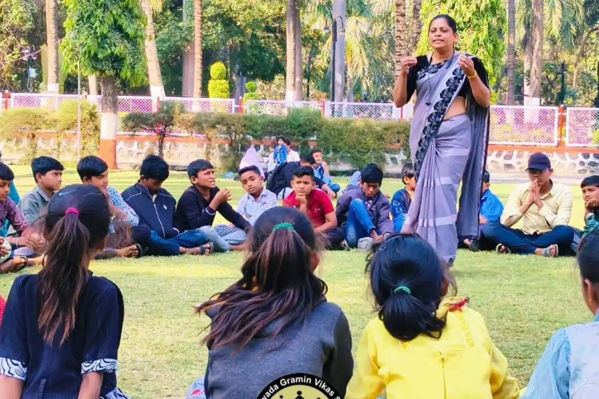 Migrant sugarcane workers children education scheme: महाराष्ट्र में ऊसतोड कामगारों के बच्चों के लिए 11 छात्रावास निर्माण को मंजूरी