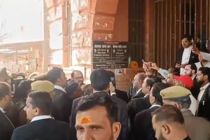 इलाहाबाद हाईकोर्ट और वाराणसी कचहरी को बम से उड़ाने की धमकी, कई अदालतों में हड़कंप