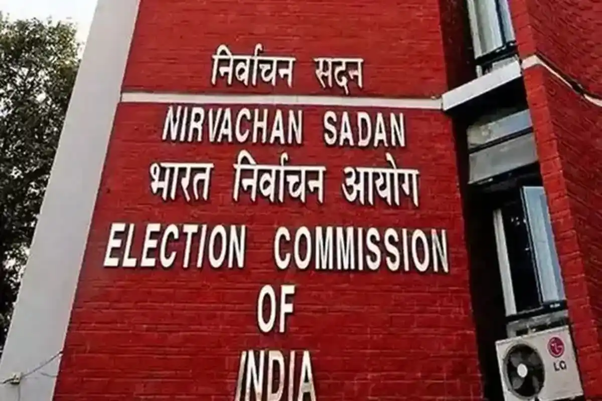West Bengal Election Commission suspends 7 AEROs over SIR guideline violations: पश्चिम बंगाल में 7 AERO निलंबित, 2 लाख अपात्र मतदाता हटाए गए