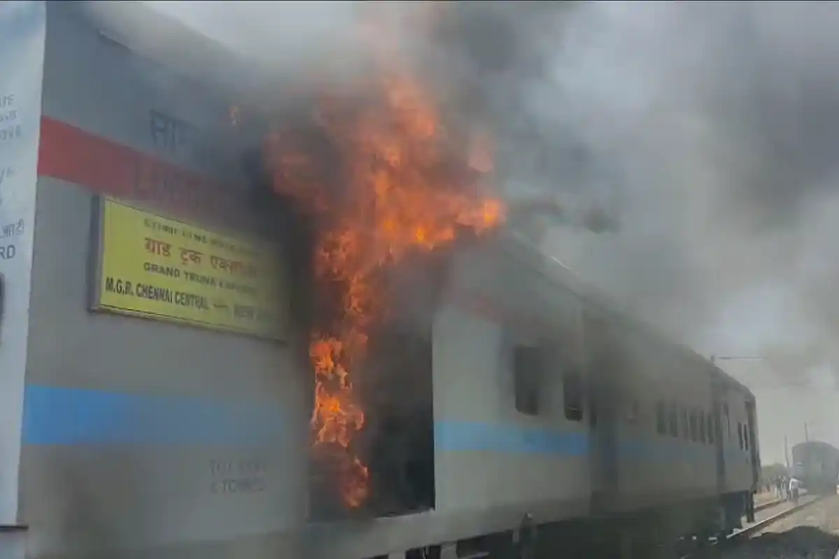 Wardha Railway Fire Incident: चेन्नई-दिल्ली ट्रेन के पार्सल डिब्बे में आग की घटना
