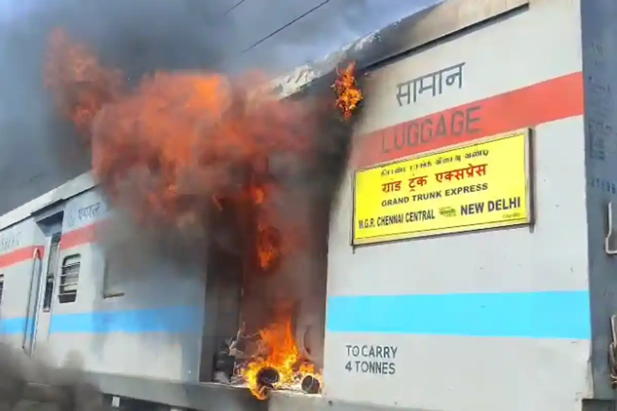 Wardha Railway Fire Incident: चेन्नई-दिल्ली ट्रेन के पार्सल डिब्बे में आग की घटना