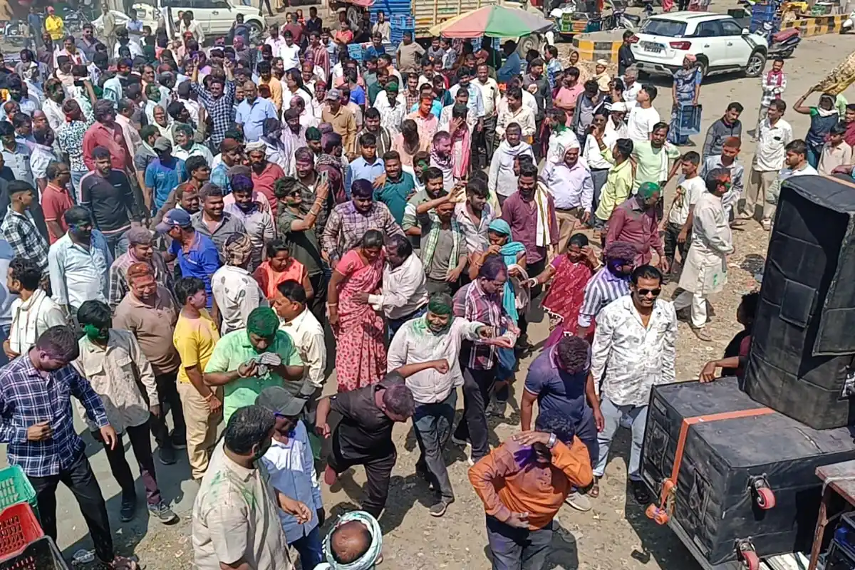 Nagpur: सब्जी मंडी में जय किसान व्यापारी वेलफेयर एसोसिएशन की जीत, APMC ने हड़ताल खत्म करने की मांग की | Photos 15 Jai Kisan Vyapari Welfare Association Victory: सब्जी मंडी में एसोसिएशन की जीत, APMC ने हड़ताल खत्म करने की अपील की