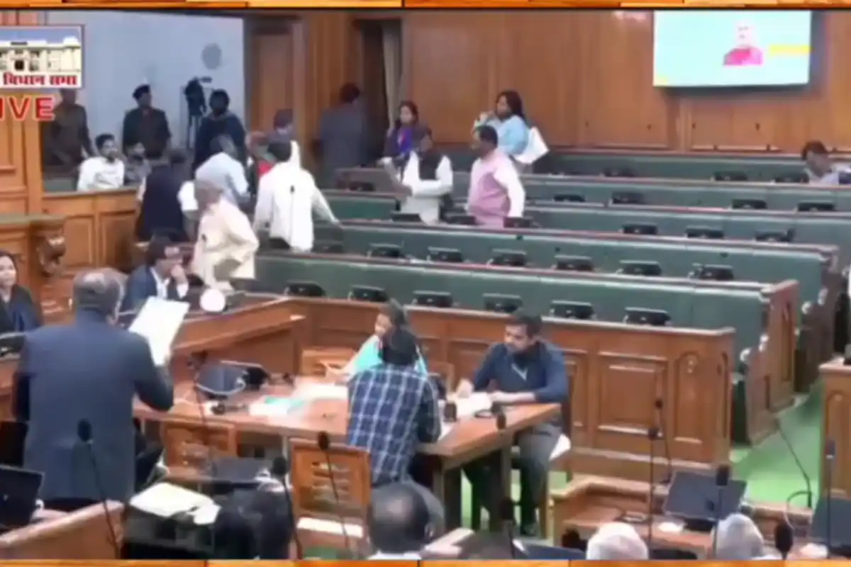 बिहार विधानसभा: मंगल पांडे के तीखे बोल से सदन में हंगामा, विपक्षी नेता आलोक मेहता समेत सभी छोड़ गए सदन 14 Mangal Pandey Bihar Assembly On health debate: मंगल पांडे के बोल से सदन में मचा हंगामा, विपक्ष ने छोड़ा सदन