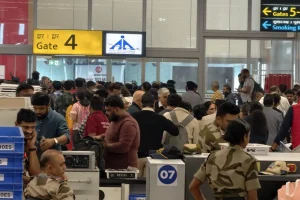 देशभर के कई एयरपोर्ट पर हुआ सर्वर डाउन, सॉफ्टवेयर गड़बड़ी से मची अफरा-तफरी