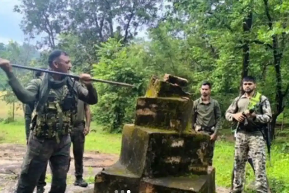 Gadchiroli Maoist Memorials Demolished: गड़चिरौली में माओवादी स्मारकों को किया ध्वस्त, सुरक्षा बलों की बड़ी कार्रवाई