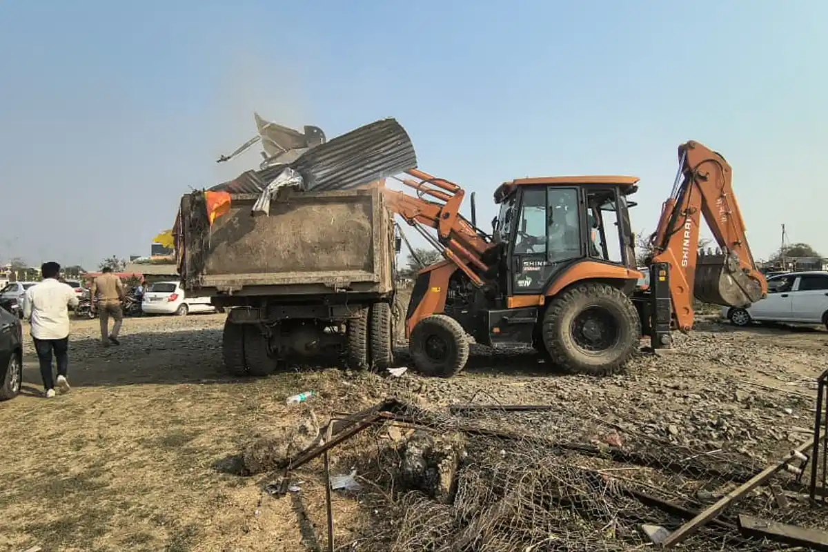 Nagpur Encroachment Drive: वाथोड़ा में 150 अवैध मकानों पर प्रशासन की सख्त कार्रवाई