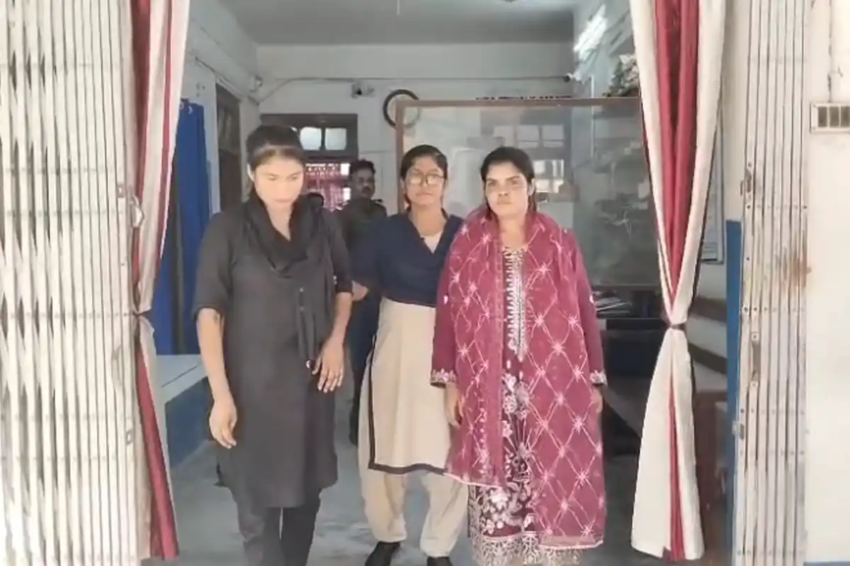 BSF catches Bangladeshi women North 24 Parganas: बीएसएफ ने तीन बांग्लादेशी महिलाओं को अवैध सीमा पार करते पकड़ा