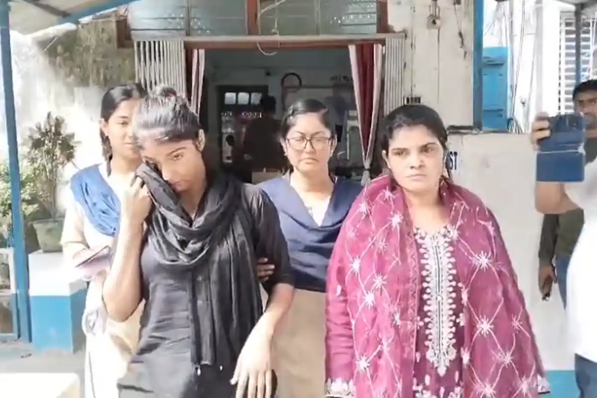 BSF catches Bangladeshi women North 24 Parganas: बीएसएफ ने तीन बांग्लादेशी महिलाओं को अवैध सीमा पार करते पकड़ा