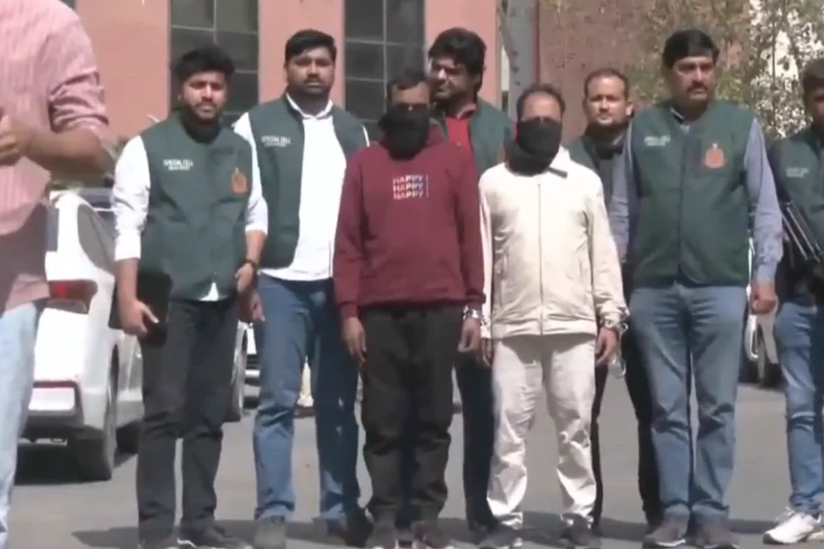 Delhi Police News: देशभर में बड़ी आतंकी साजिश नाकाम, आईएसआई और बांग्लादेशी जिहादी संगठन से जुड़े आठ संदिग्ध गिरफ्तार, दो पश्चिम बंगाल से और छह तमिलनाडु से पकड़े गए 12 ISI Linked Terror Plot Busted Eight Arrested India: आईएसआई और बांग्लादेशी आतंकी मॉड्यूल के आठ सदस्य गिरफ्तार, देशभर में बड़े हमले की थी साजिश