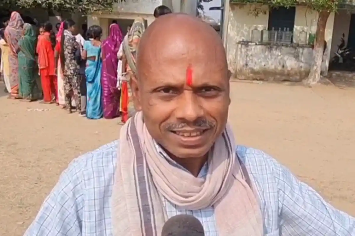 Jharkhand Politics: पौर निर्वाचन में दिव्यांग और बुजुर्ग मतदाताओं ने दिखाया जोश, वोट डालने पहुंचे केंद्र पर 14 Ramgarh Municipal Election: रामगढ़ में दिव्यांग और बुजुर्ग मतदाताओं ने किया मतदान