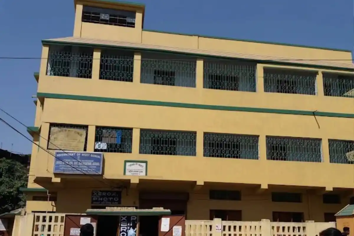 Asansol Court Bomb Threat From Tamil Nadu Email: आसानसोल कोर्ट में बम की धमकी, तमिलनाडु से मेल आने के बाद खाली कराया गया पूरा परिसर