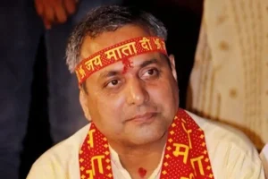 Nagpur: सफाई व्यवस्था पर हंगामा, नगरसेवक शैलेष पांडे ने सभागृह के सामने झाड़ू लेकर किया विरोध प्रदर्शन