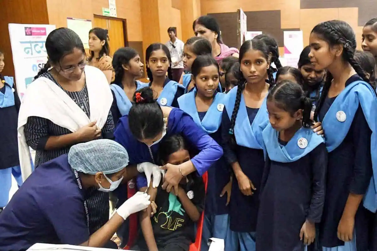 HPV Vaccination Program: भारत में महिलाओं के स्वास्थ्य के लिए बड़ा कदम, 14 साल की लड़कियों के लिए राष्ट्रीय एचपीवी टीकाकरण अभियान 14 HPV Vaccination Program: भारत में महिलाओं के स्वास्थ्य के लिए बड़ा कदम, 14 साल की लड़कियों के लिए राष्ट्रीय एचपीवी टीकाकरण अभियान