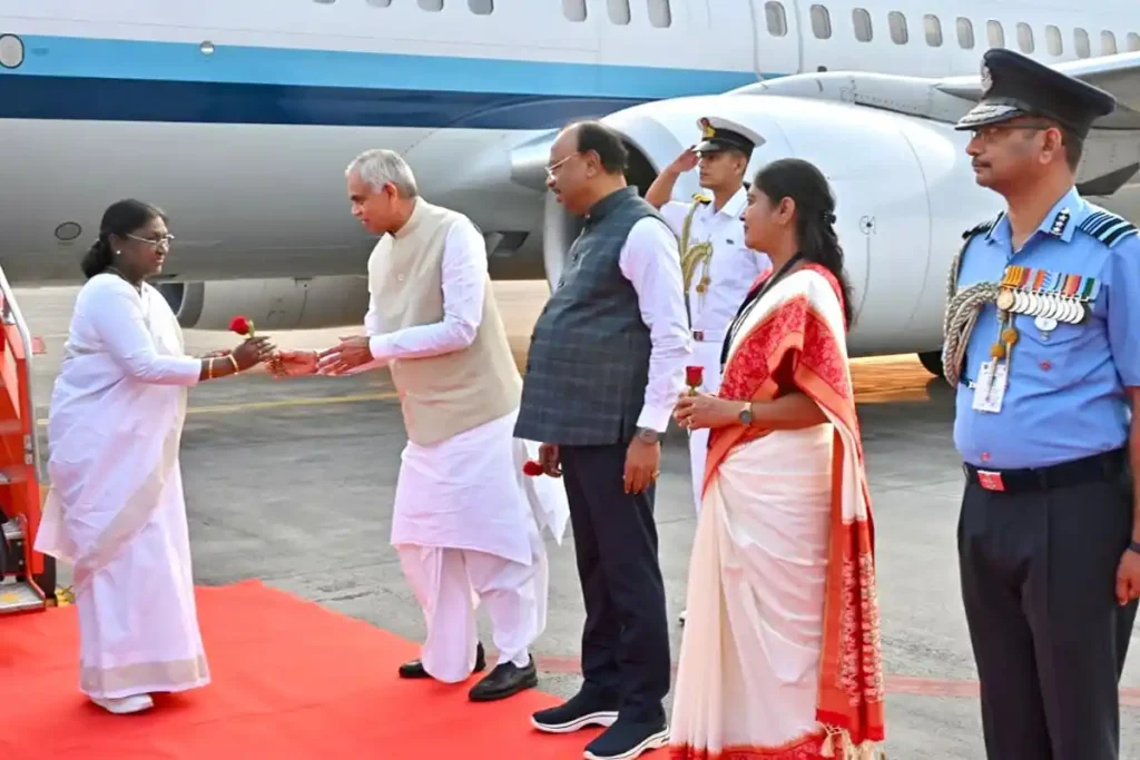 President Droupadi Murmu: राष्ट्रपति द्रौपदी मुर्मू का नागपुर में भव्य स्वागत, राज्यपाल और मंत्रियों ने किया सम्मान