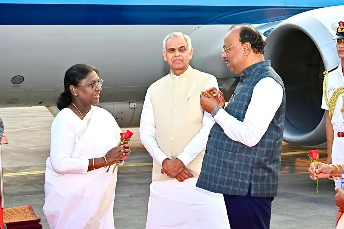 President Droupadi Murmu Nagpur Visit: राष्ट्रपति का डॉ. बाबासाहेब अंबेडकर एयरपोर्ट पर भव्य स्वागत (Image Source: RB / Jassi)