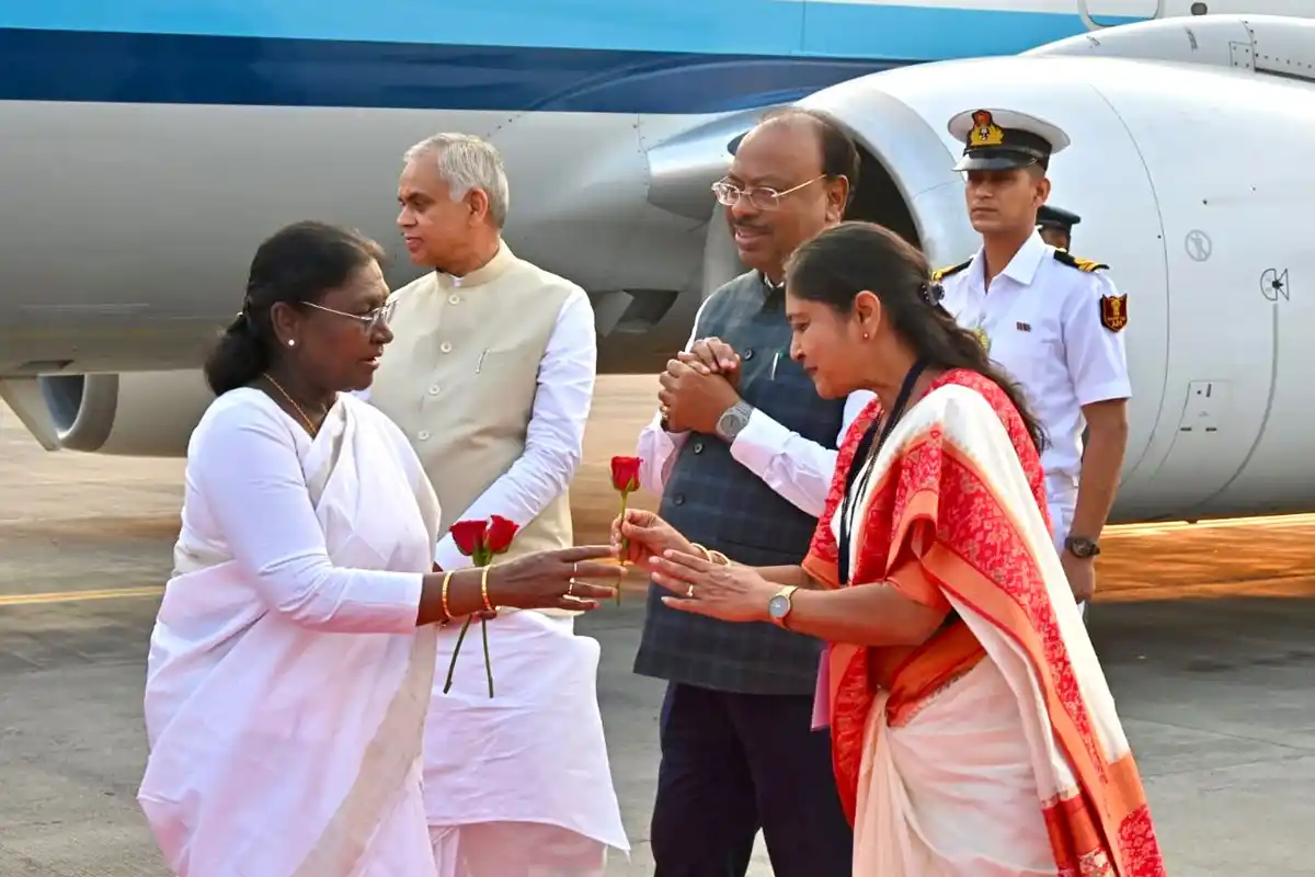 President Droupadi Murmu Nagpur Visit: राष्ट्रपति का डॉ. बाबासाहेब अंबेडकर एयरपोर्ट पर भव्य स्वागत (Image Source: RB / Jassi)