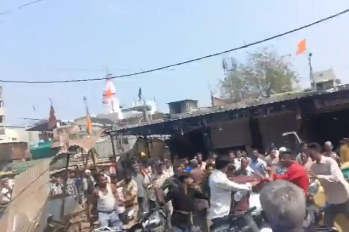 Nagpur Kamathi Encroachment Fight, Gandhi Chowk: कामठी गांधी चौक पर अतिक्रमण हटाने के दौरान दो गुटों में मारपीट, पांच घायल (Image Source: RB / Jassi)