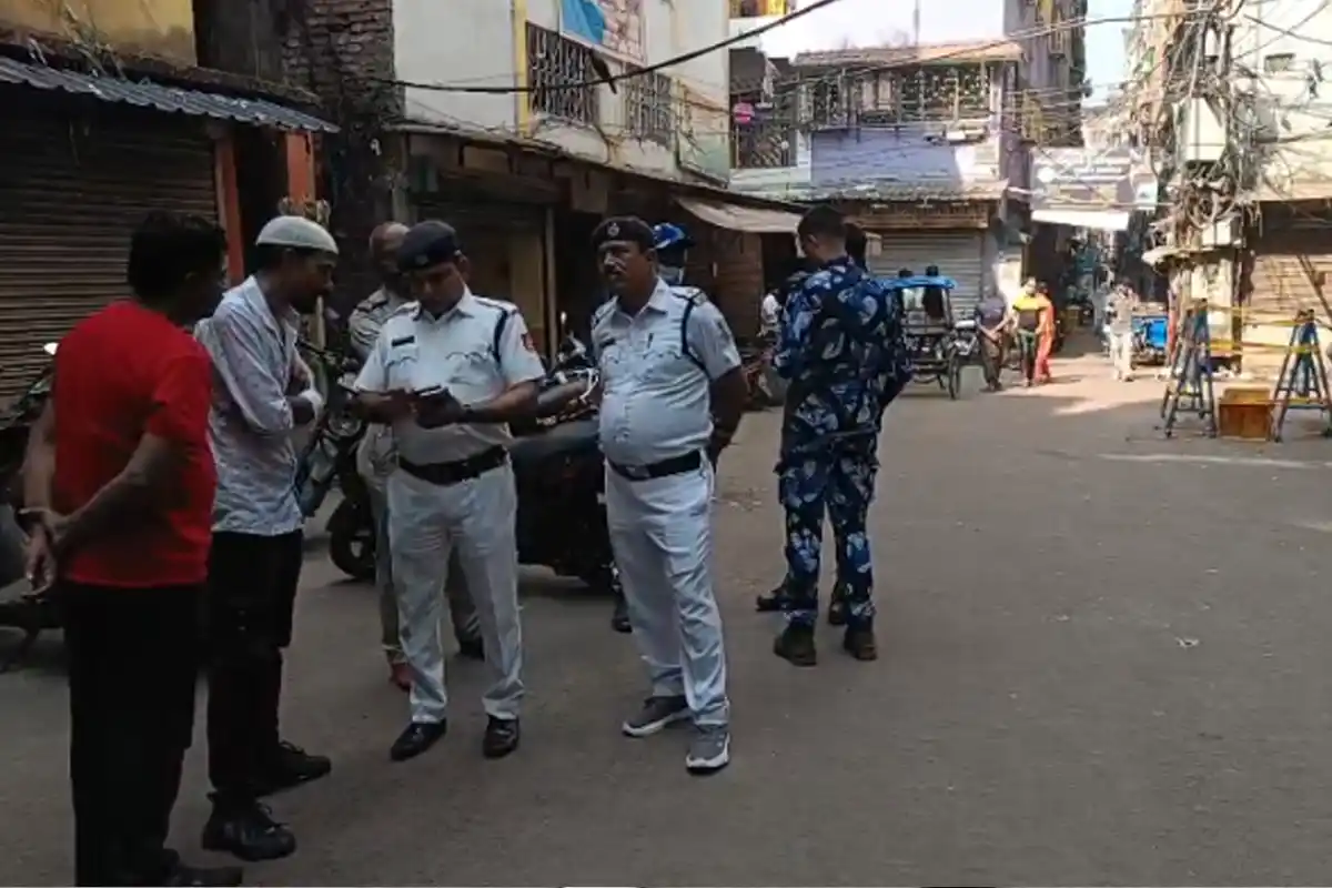 Kolkata Crime: पिलखाना शूटआउट कांड में तीन और गिरफ्तार, मुख्य आरोपियों को दी थी शरण 11 Howrah West Bengal Pilkhana Shootout Case Latest Arrest News: पिलखाना शूटआउट कांड में तीन और गिरफ्तार, मुख्य आरोपियों को दी थी शरण