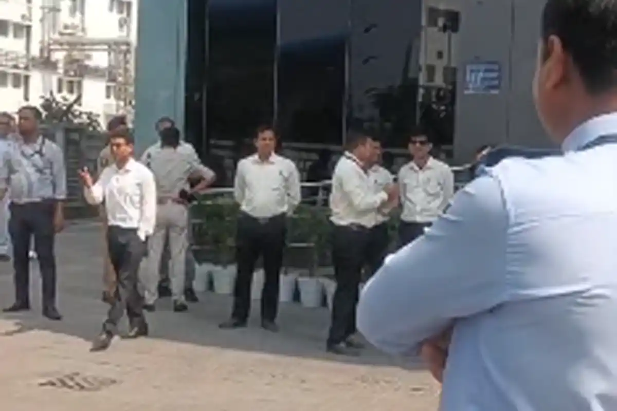 Kolkata Ruby Passport Office Bomb Threat News: रूबी की पासपोर्ट बिल्डिंग में बम की अफवाह, स्निफर डॉग की तैनाती