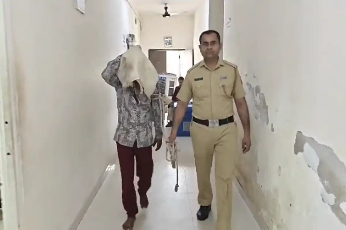 Nagpur Crime: भांजे ने मामी से की छेड़छाड़, यशोधरा नगर में गिरफ्तारी 12 Nephew Arrested for Sexual Harassment of Married Woman: यशोधरानगर में भांजे ने मामी से की छेड़छाड़, पुलिस ने किया गिरफ्तार (Image Source: RB / Jassi)