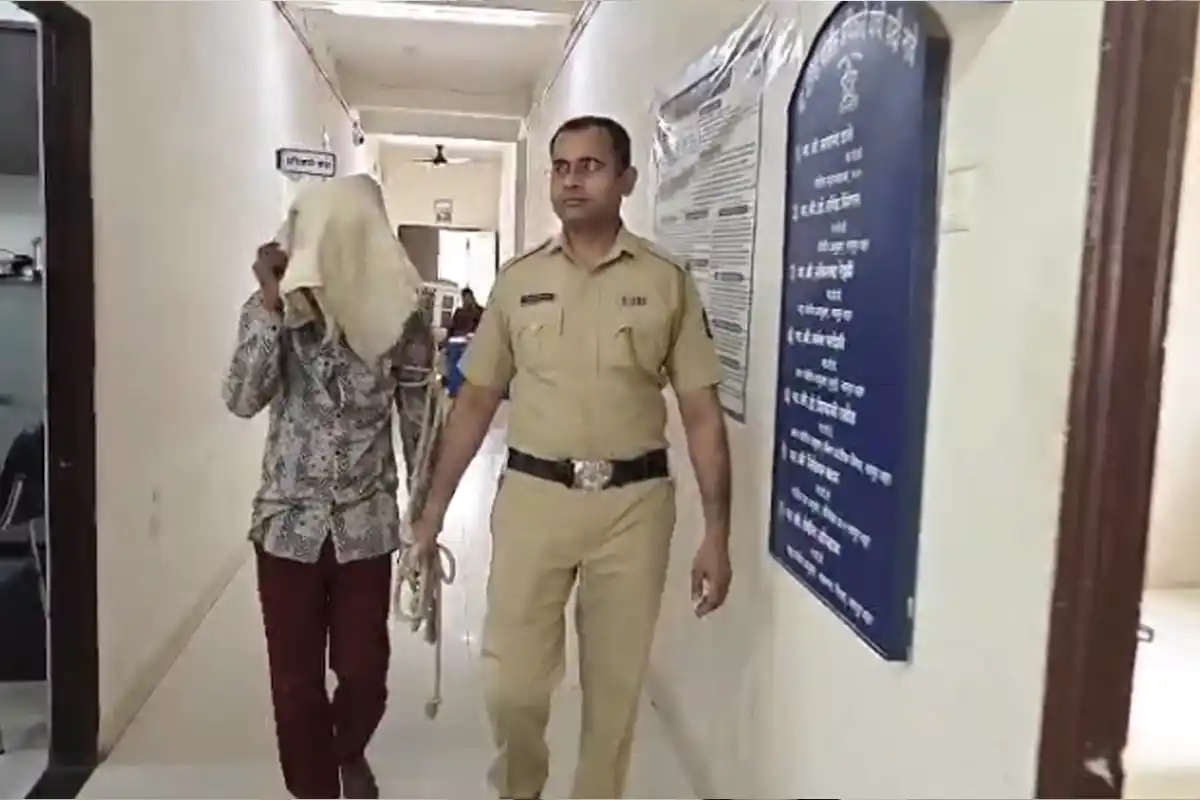 Nagpur Crime: भांजे ने मामी से की छेड़छाड़, यशोधरा नगर में गिरफ्तारी 14 Nephew Arrested for Sexual Harassment of Married Woman: यशोधरानगर में भांजे ने मामी से की छेड़छाड़, पुलिस ने किया गिरफ्तार (Image Source: RB / Jassi)