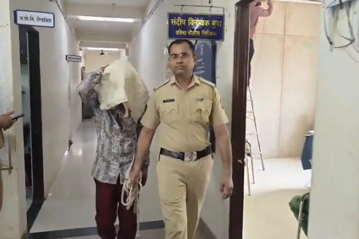 Nagpur Crime: भांजे ने मामी से की छेड़छाड़, यशोधरा नगर में गिरफ्तारी 16 Nephew Arrested for Sexual Harassment of Married Woman: यशोधरानगर में भांजे ने मामी से की छेड़छाड़, पुलिस ने किया गिरफ्तार (Image Source: RB / Jassi)