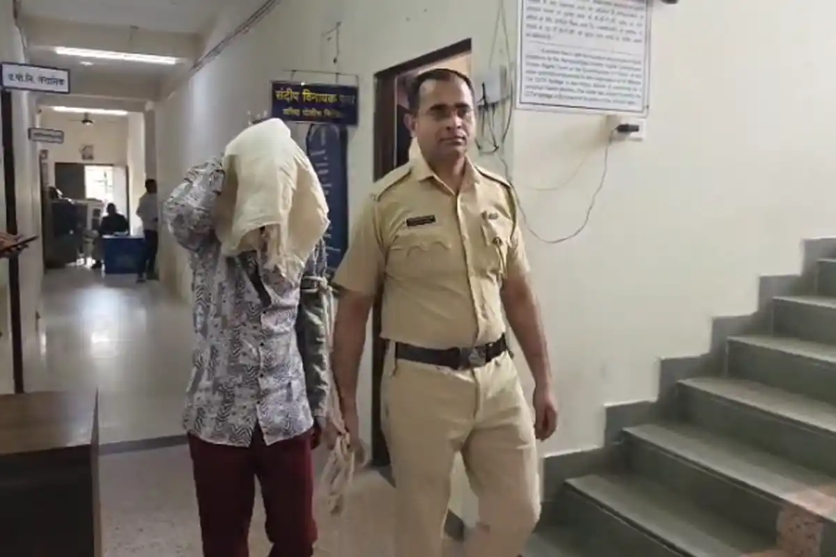 Nagpur Crime: भांजे ने मामी से की छेड़छाड़, यशोधरा नगर में गिरफ्तारी 15 Nephew Arrested for Sexual Harassment of Married Woman: यशोधरानगर में भांजे ने मामी से की छेड़छाड़, पुलिस ने किया गिरफ्तार (Image Source: RB / Jassi)