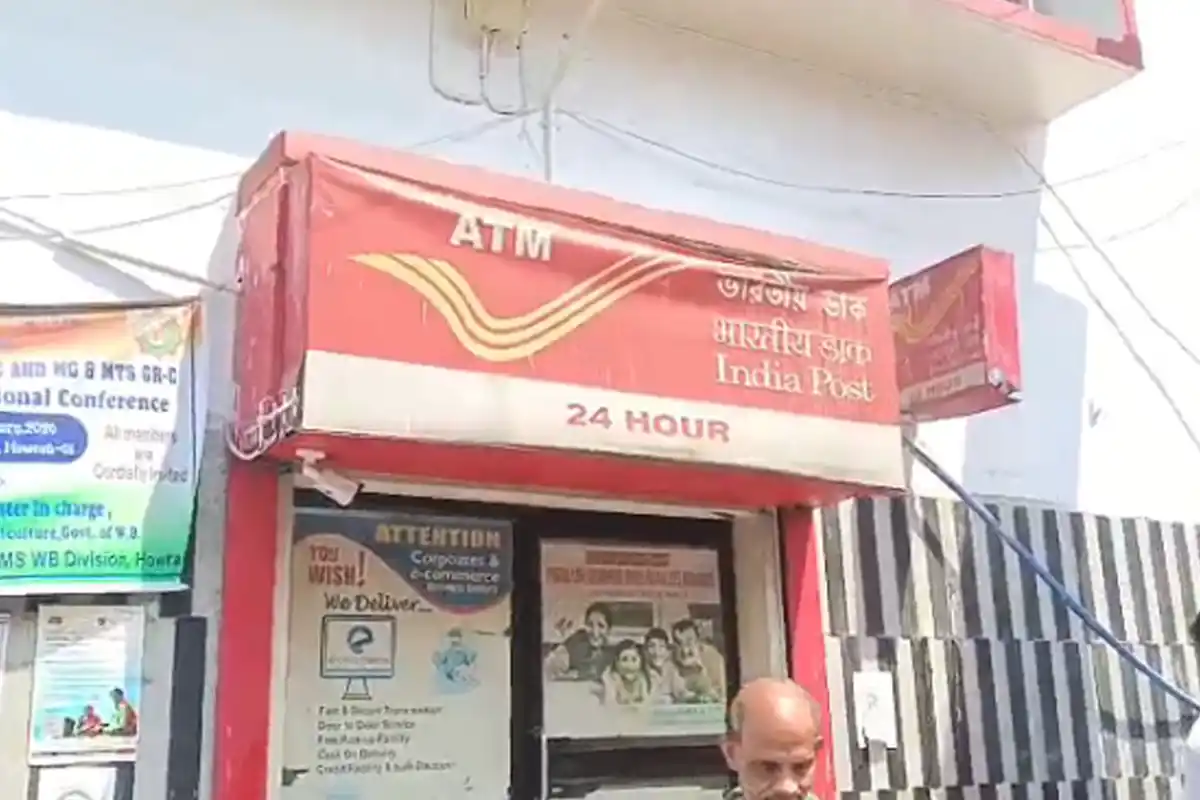 Bomb Threat Letter at Howrah Maidan Post Office Bomb Squad & Police in Action: हावड़ा मुख्य डाकघर में बम की धमकी से मची भगदड़ (Image Source: RB / Ekbal)