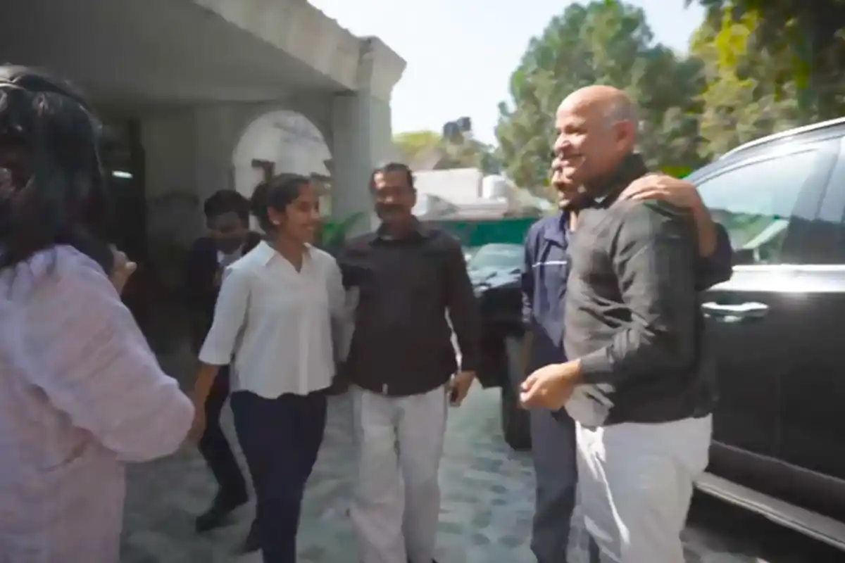 Arvind Kejriwal Bail Relief in Delhi Excise Policy Case: दिल्ली आबकारी केस में अरविंद केजरीवाल और मनीष सिसोदिया को कोर्ट से मिली पूरी राहत (Image Source: RB / Ekbal)