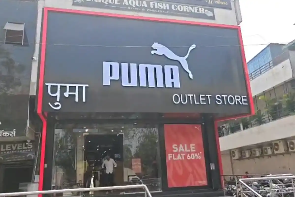 Nagpur Lakadganj Puma showroom burglary theft incident: लकड़गंज में शटर तोड़कर 88 हजार की चोरी, पुलिस तलाश में