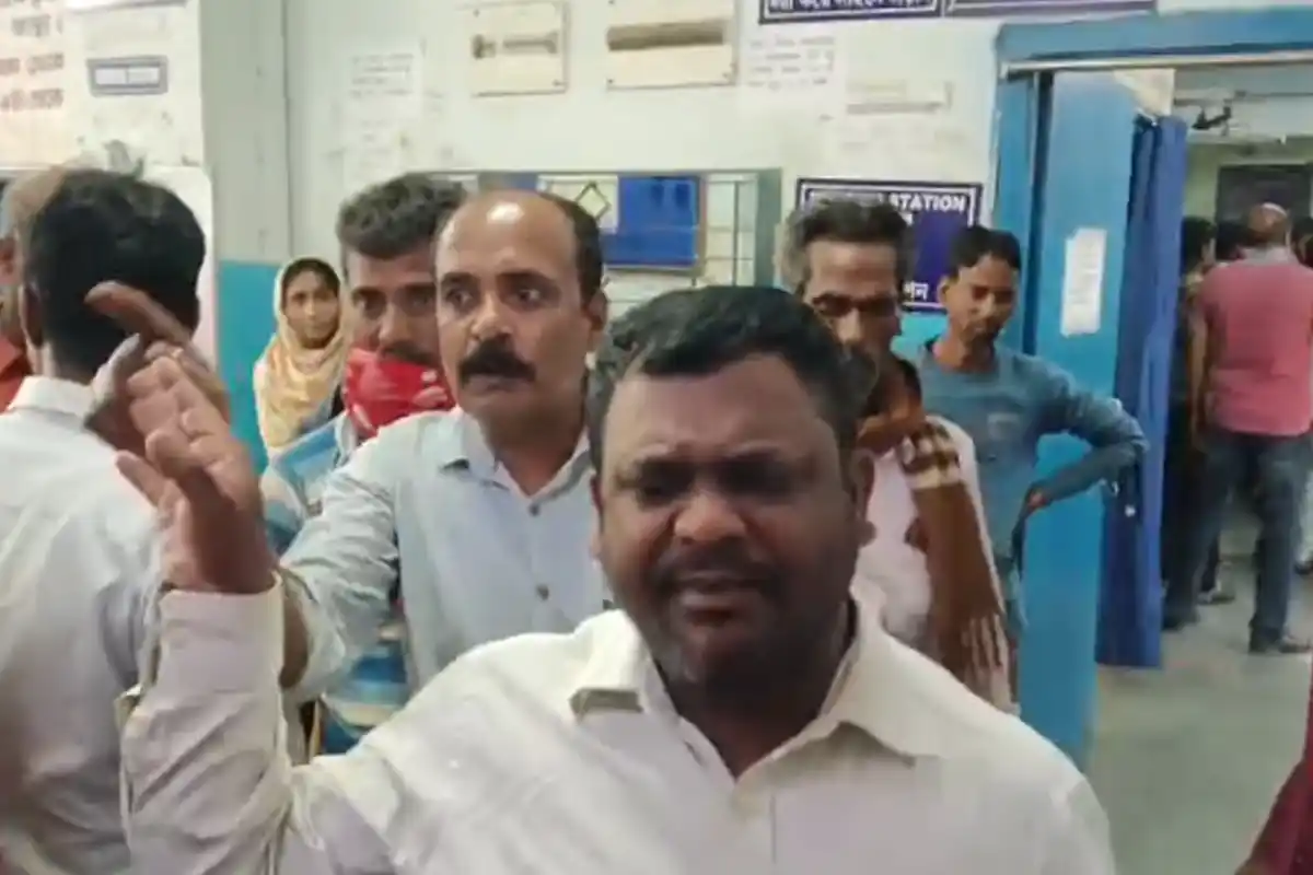 Murshidabad Hospital Negligence: नबग्राम अस्पताल में इलाज की लापरवाही से महिला की मौत, डॉक्टर नहीं होने का आरोप