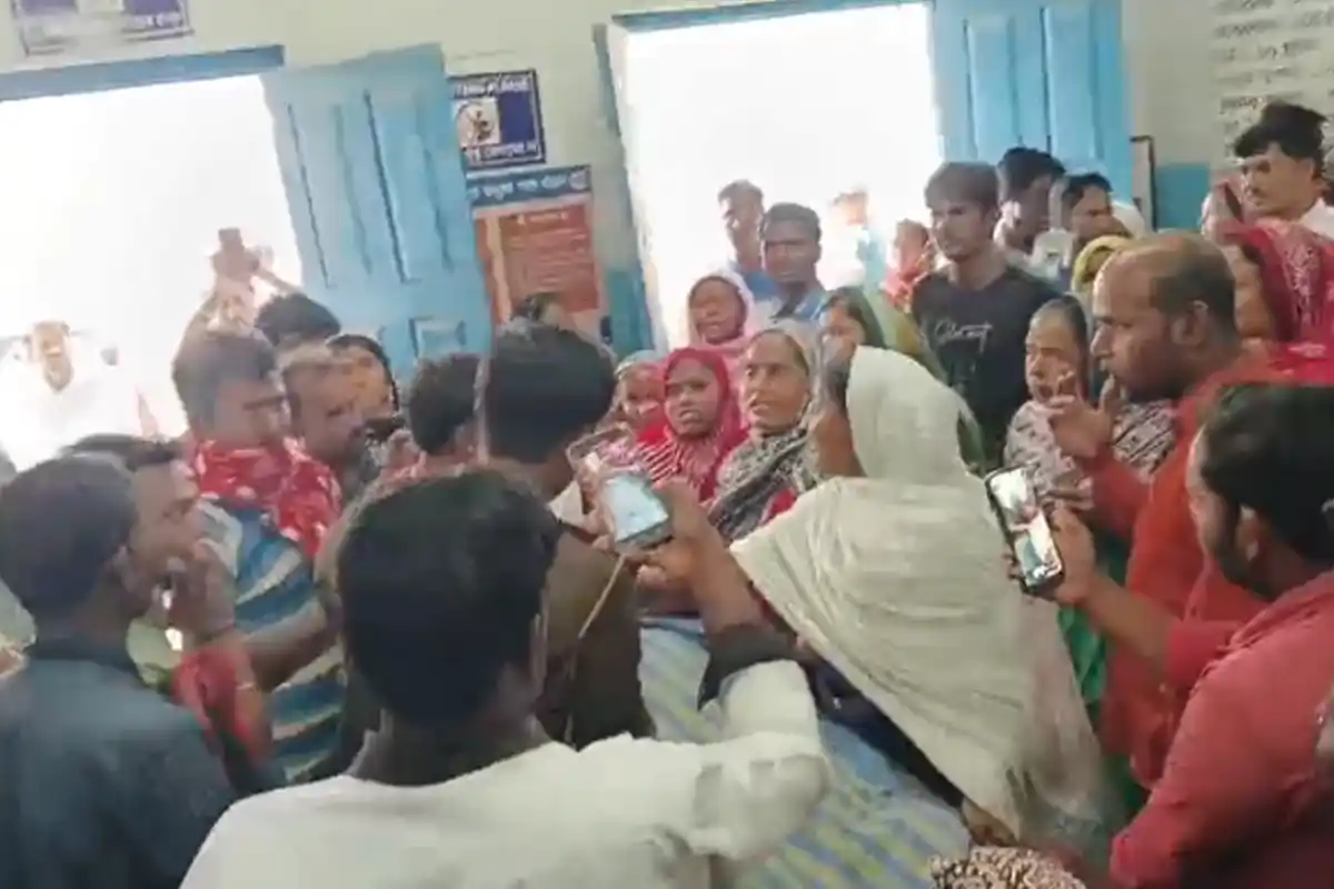 Selina Bibi death Murshidabad hospital controversy: नबग्राम अस्पताल में इलाज की लापरवाही से महिला की मौत, डॉक्टर नहीं होने का आरोप (Image Source: RB / Ekbal)
